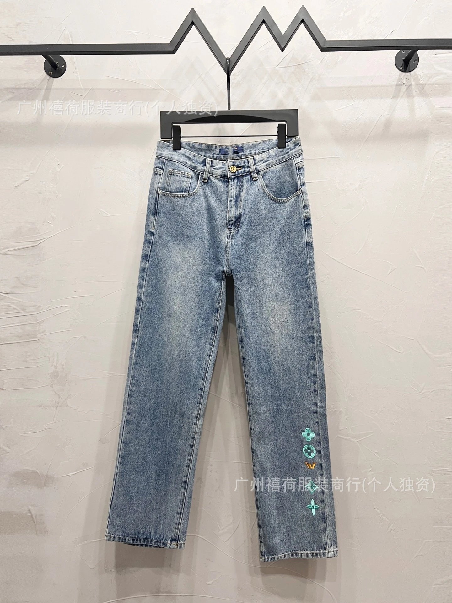 Louis Vuitton Jeans Straight-Leg Graphic Patch — M 1403 gray