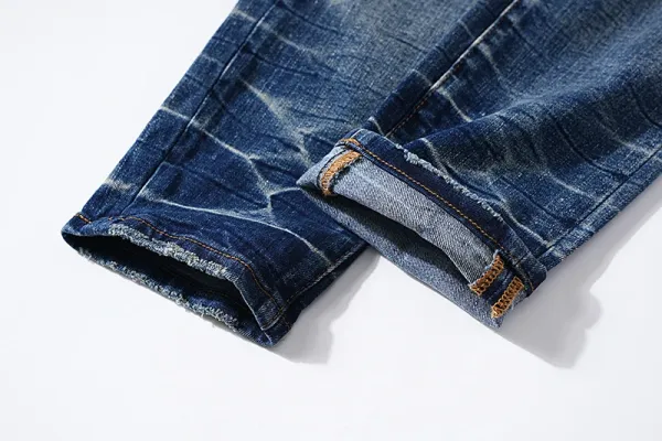 Design Distressed Ripped Light Wash Jeans - 32