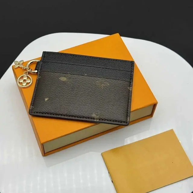 Louis Vuitton Wallets & Card Holders Monogram Keychain Holder product detail image 10