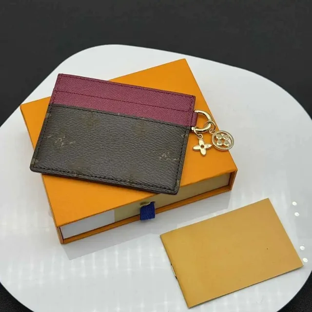 Louis Vuitton Wallets & Card Holders Monogram Keychain Holder product detail image 17