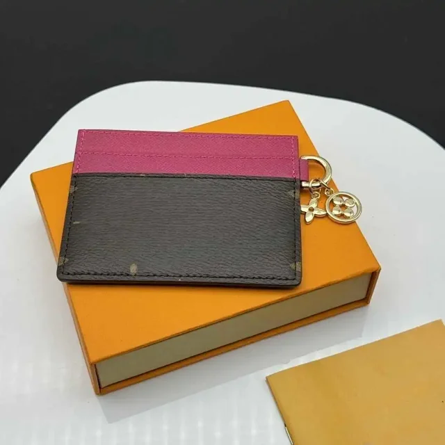Louis Vuitton Wallets & Card Holders Monogram Keychain Holder product detail image 21