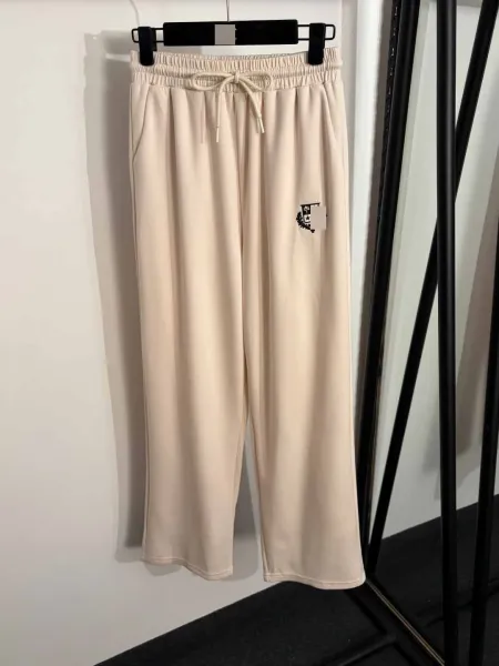 Design Script Logo Beige Casual Set - 6