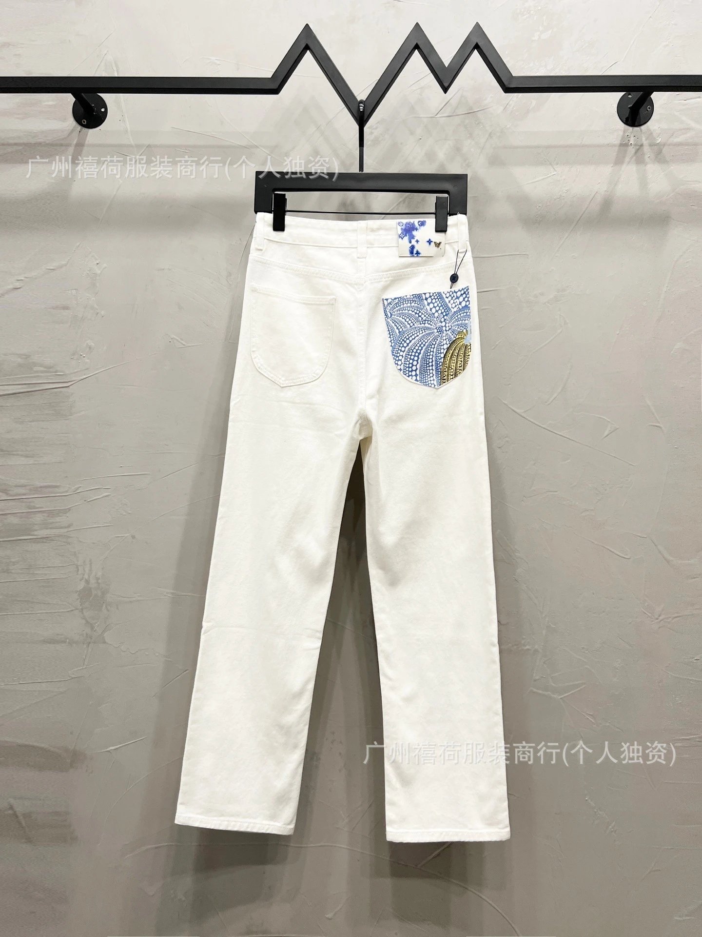 Louis Vuitton Jeans Straight-Leg Graphic Patch — M 956 white
