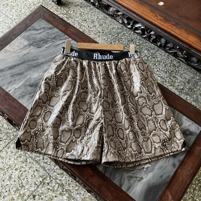 Rhude Shorts Glossy animal-print product detail image 4
