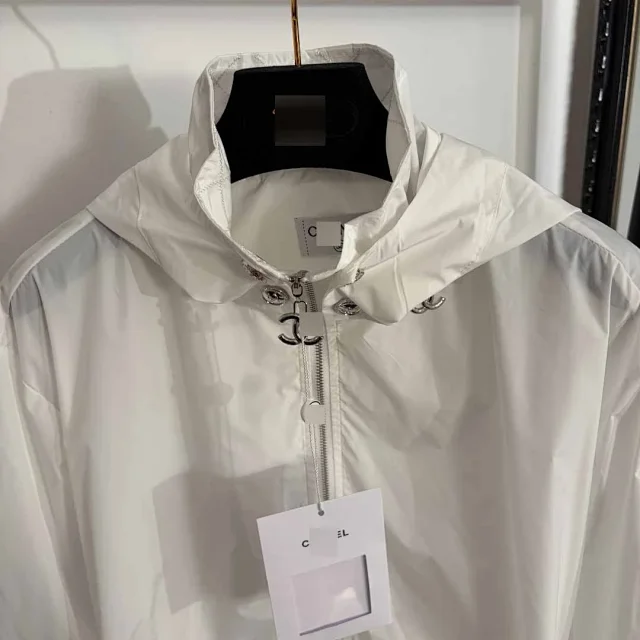 Chanel Jackets Hooded zip-up jacket with quilted patch pockets product detail image 4