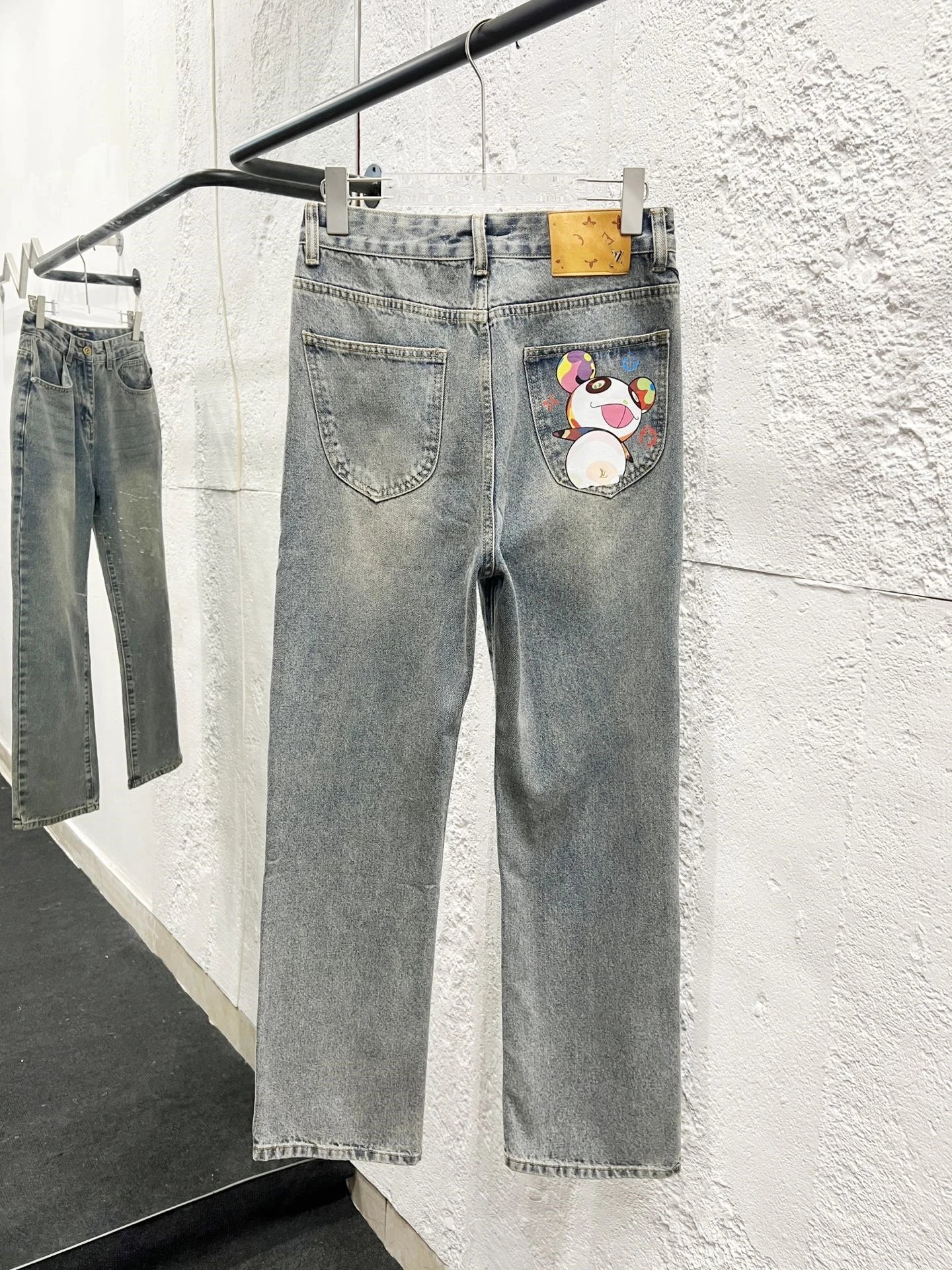 Design Wide-Leg Straight-Cut Light Wash Jeans - 6