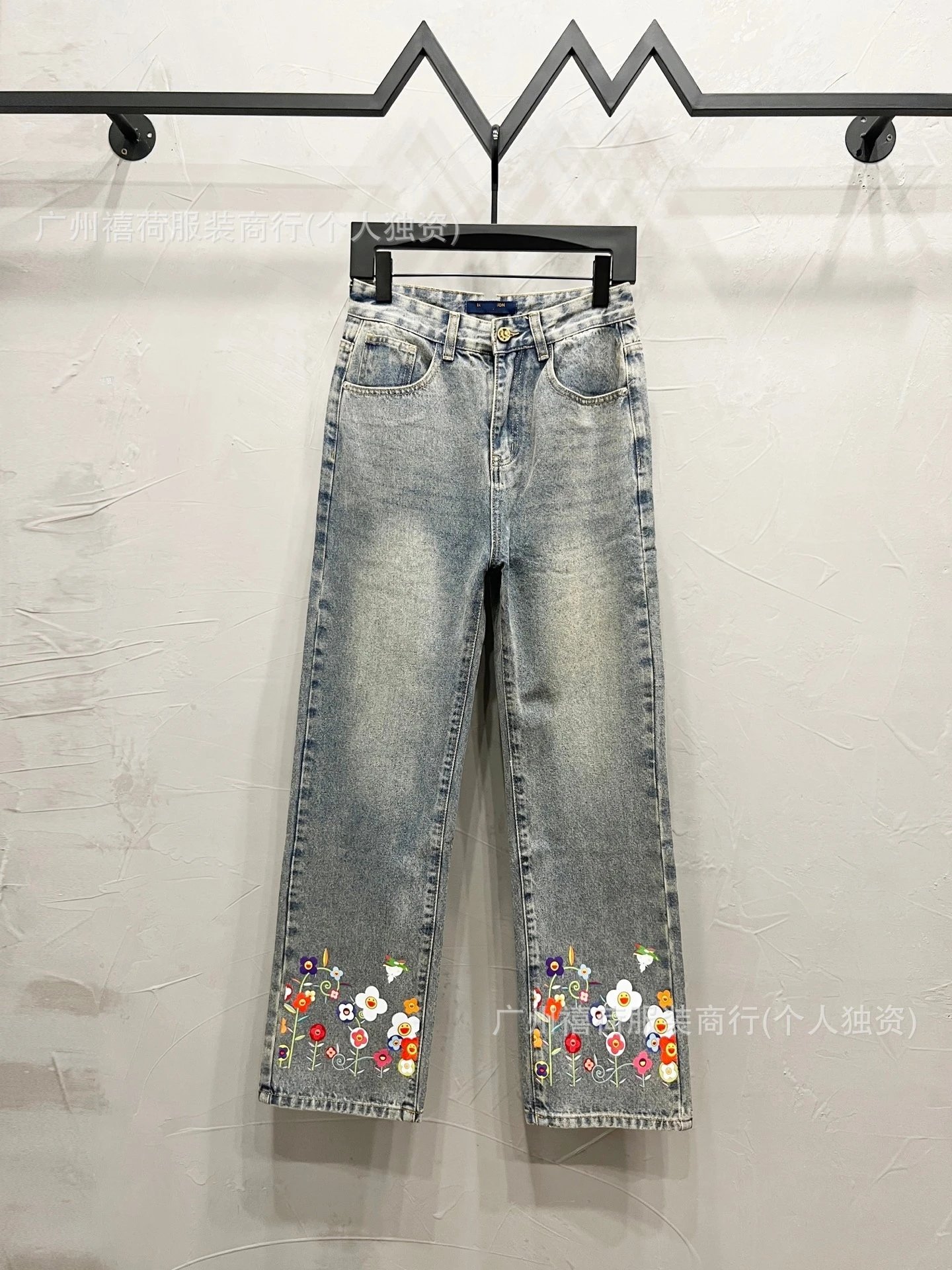 Louis Vuitton Jeans Straight-Leg Graphic Patch — M 955 Light blue