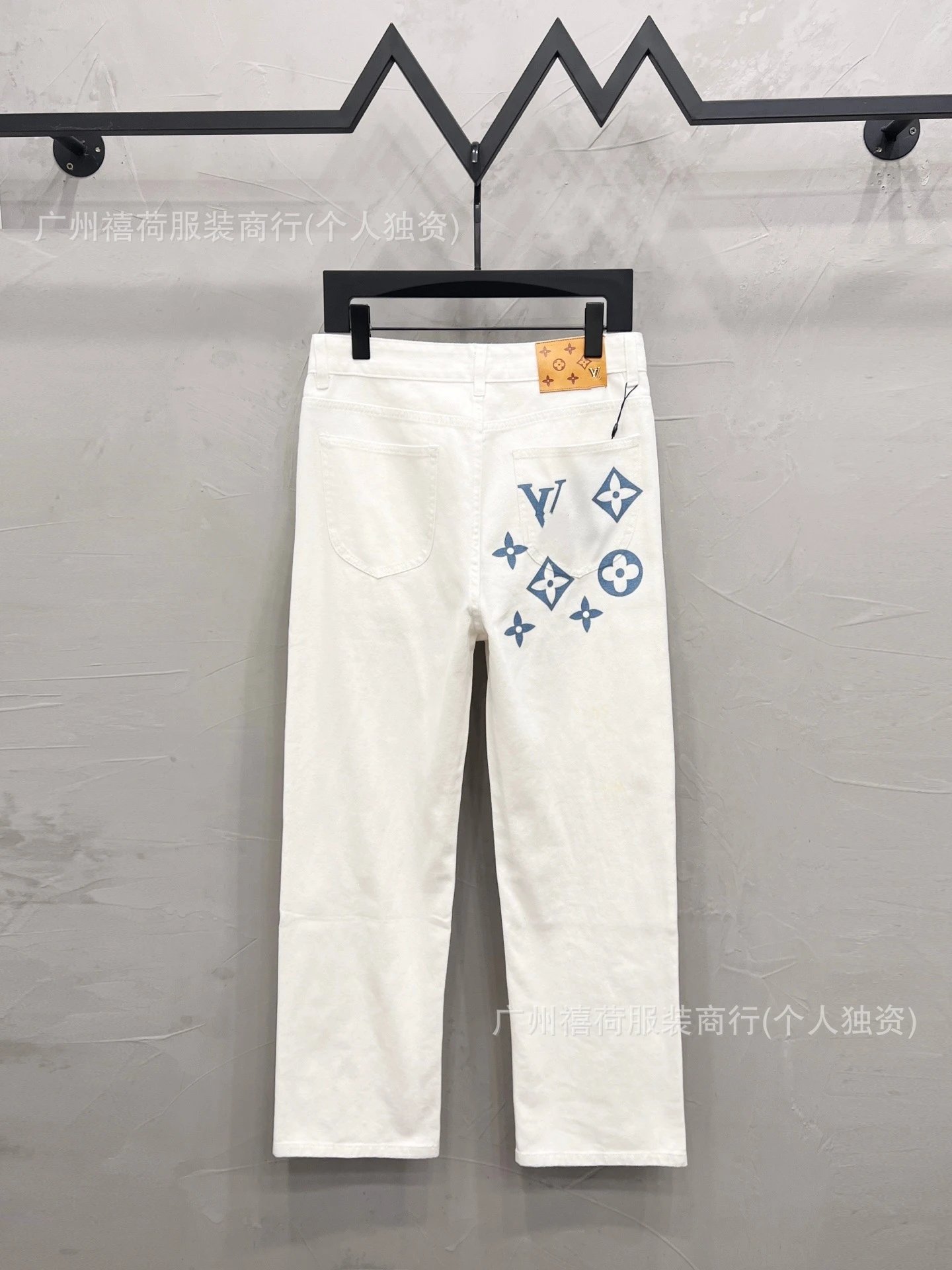 Louis Vuitton Jeans Straight-Leg Graphic Patch — M 1815 white