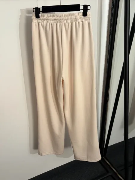 Design Script Logo Beige Casual Set - 7