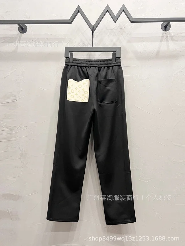 Louis Vuitton Trousers Elastic-Waist Drawstring with Embroidered Logo and Back Patch Pocket product detail image 11