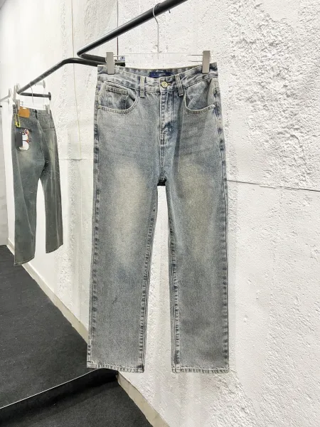 Design Wide-Leg Straight-Cut Light Wash Jeans - 7