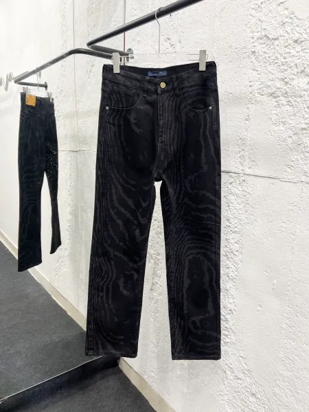 Design Wide-Leg Straight-Cut Light Wash Jeans - 10
