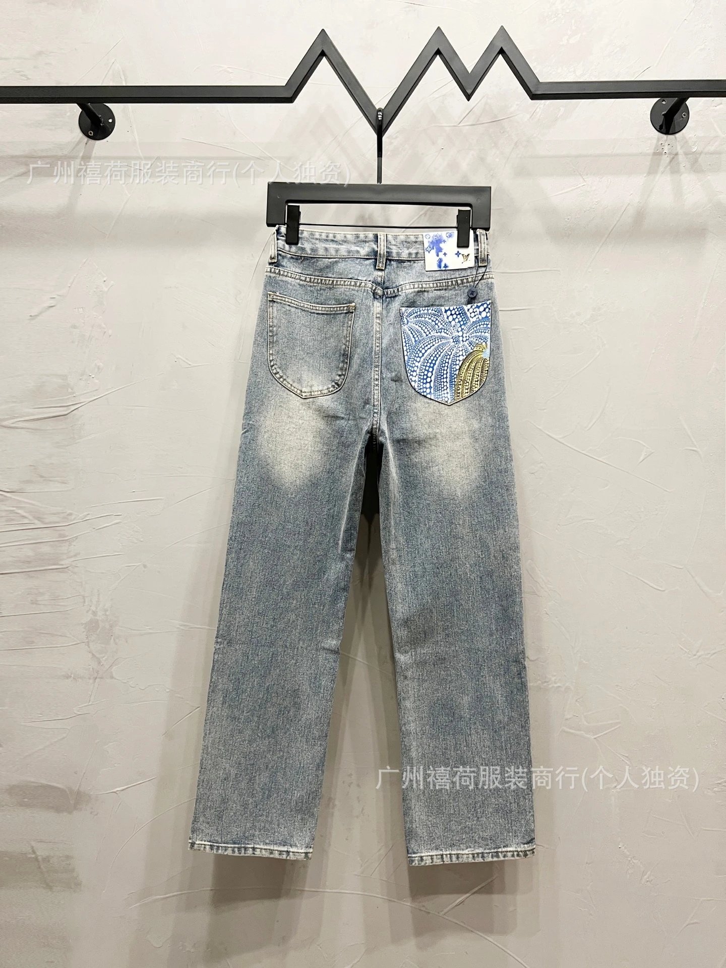 Louis Vuitton Jeans Straight-Leg Graphic Patch — M 956 gray