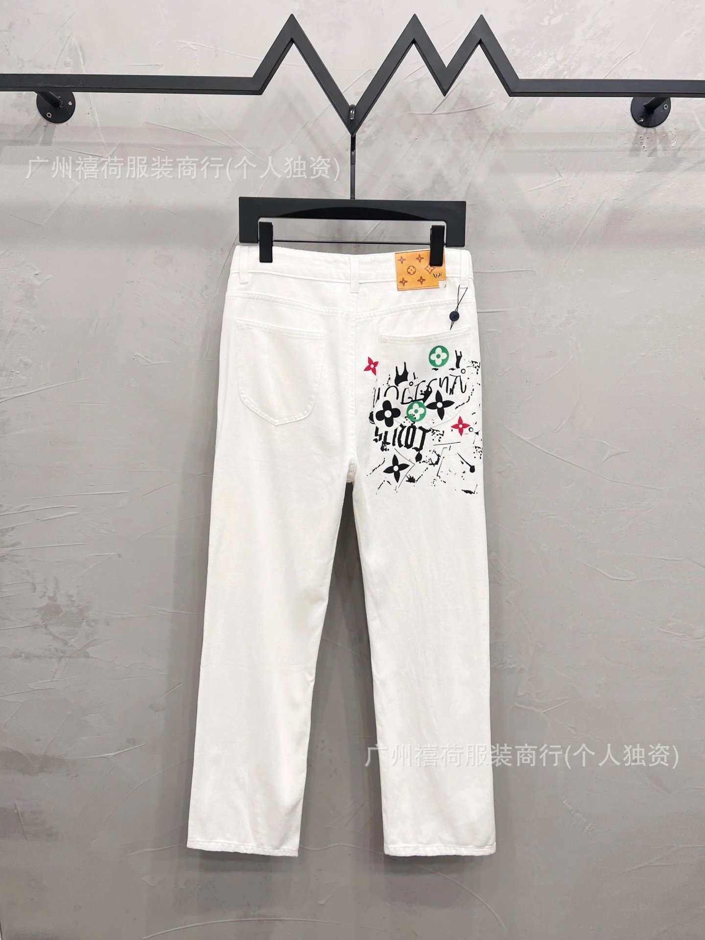 Louis Vuitton Jeans Straight-Leg Graphic Patch — M 1809 white