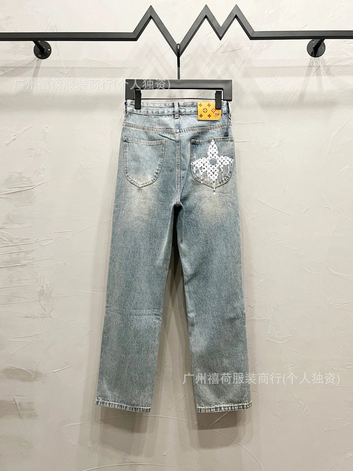 Louis Vuitton Jeans Straight-Leg Graphic Patch — M 953 Light blue