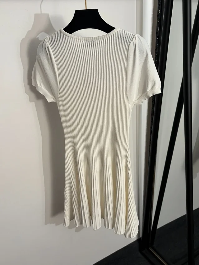 Miu Dresses Ribbed knit dress with puff sleeves and floral-trimmed round neckline product detail image 3