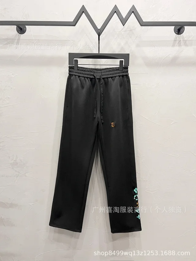 Louis Vuitton Trousers Elastic-Waist Drawstring with Embroidered Logo and Back Patch Pocket product detail image 2