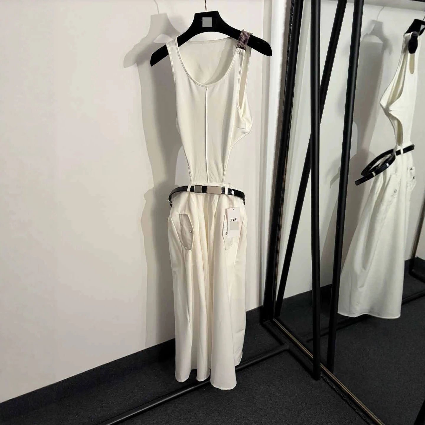 Unbranded Jumpsuits Sleeveless belted wide-leg jumpsuit with flap pockets image 2