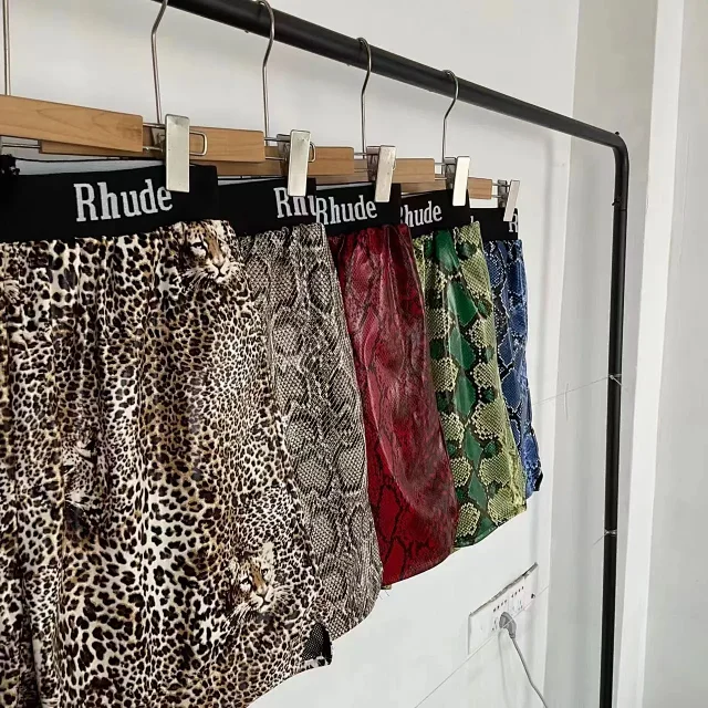 Rhude Shorts Glossy animal-print product detail image 3