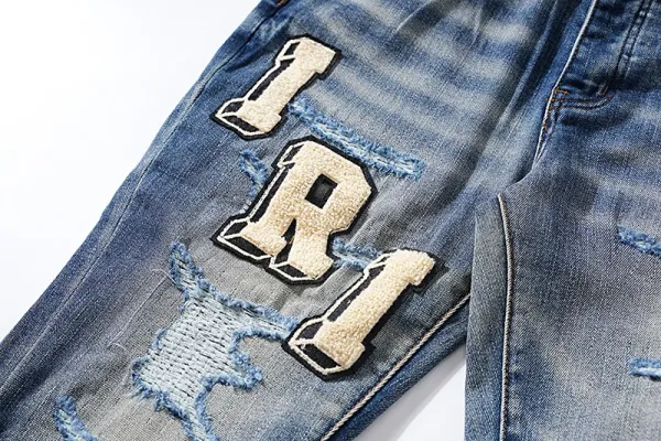 Design Distressed Ripped Light Wash Jeans - 30