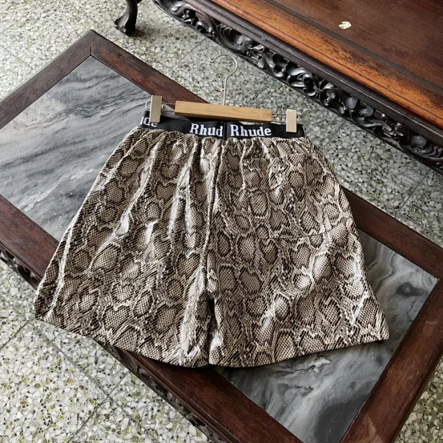 Rhude Shorts Glossy animal-print product detail image 5