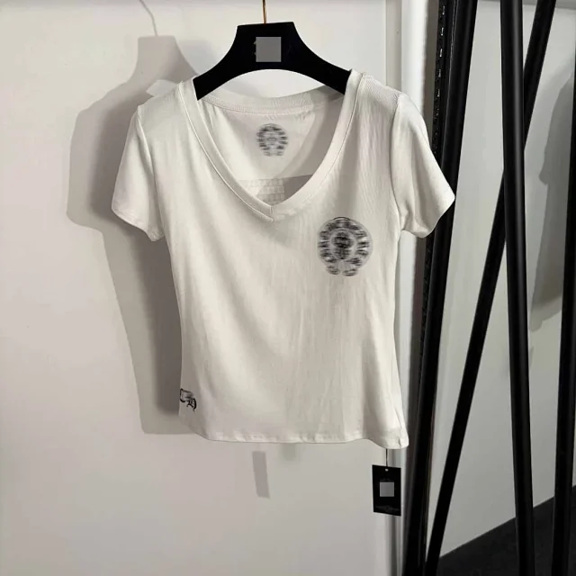 Chrome Hearts T-Shirts V-neck short-sleeve T-shirt with horseshoe graphic print product detail image 2
