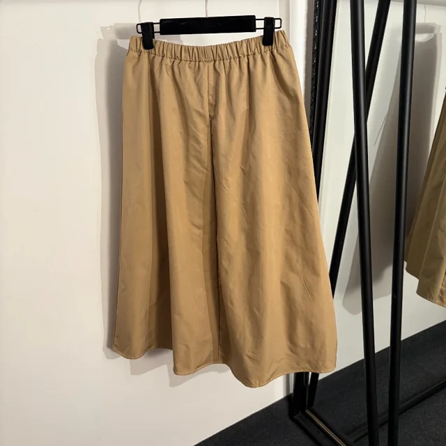 CELINE Skirts Elastic-Waist Midi Skirt with Zip Pockets and Embroidered Logo product detail image 3