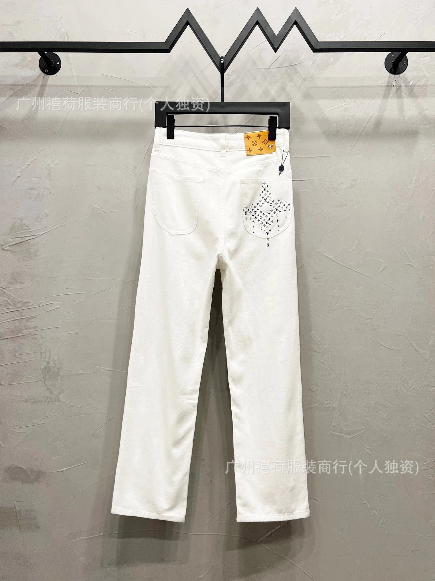 Louis Vuitton Jeans Straight-Leg Graphic Patch — M 953 white
