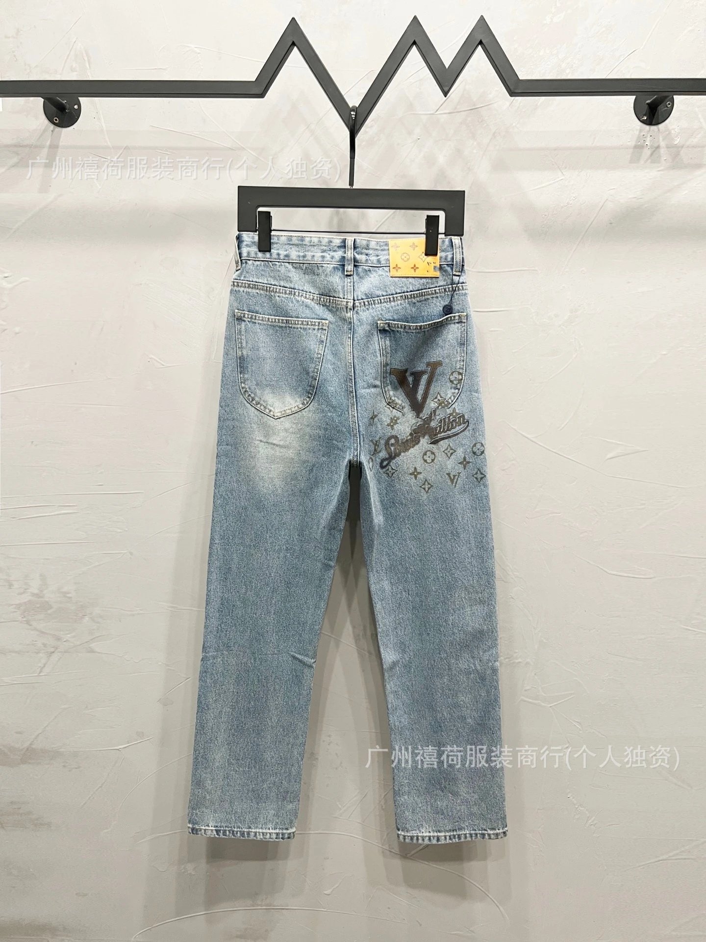 Louis Vuitton Jeans Straight-Leg Graphic Patch — M 1228 gray