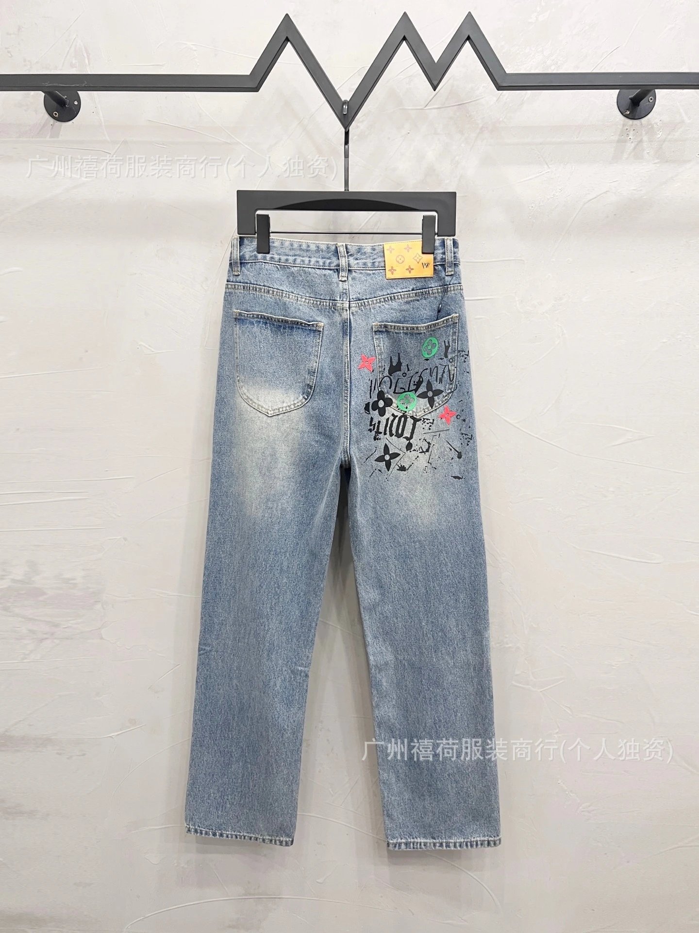 Louis Vuitton Jeans Straight-Leg Graphic Patch — M 1811 Light gray