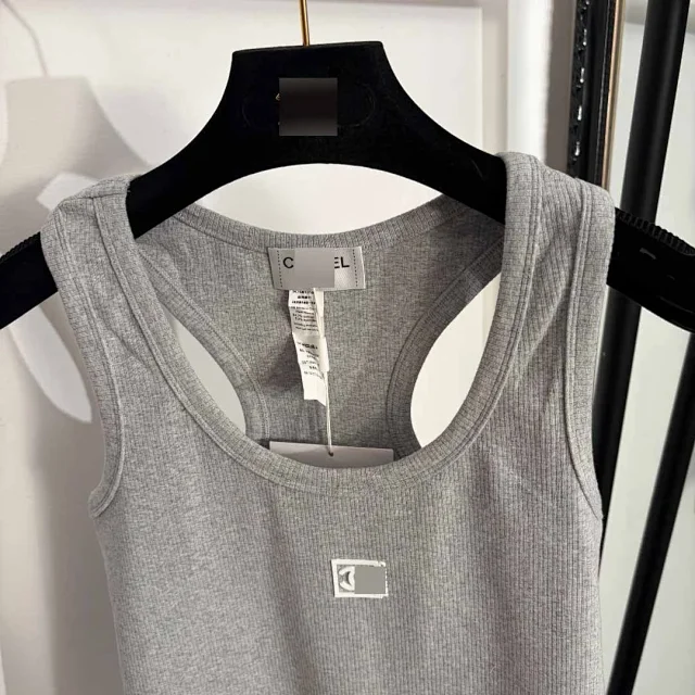Chanel Vests Ribbed Scoop-Neck Tank Vest with Logo Patch product detail image 4