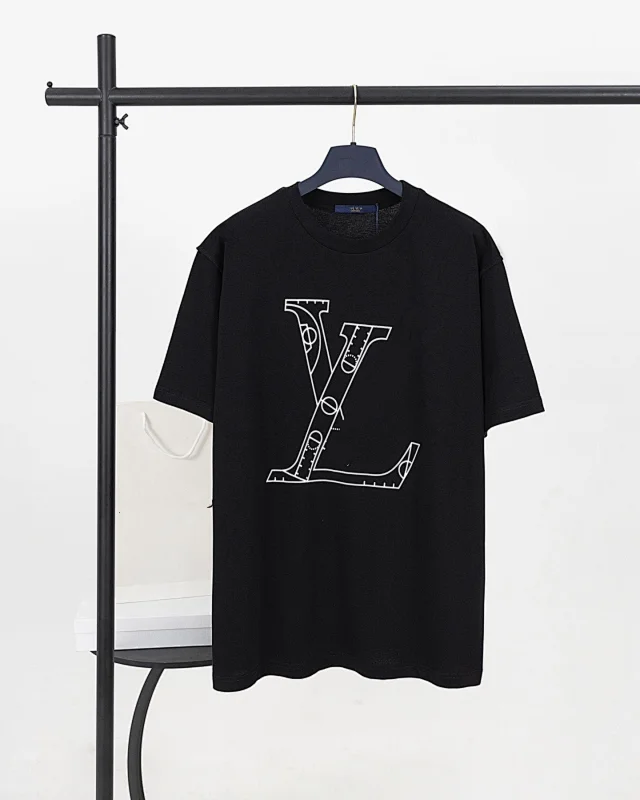 Louis Vuitton T-Shirts Short-Sleeve Graphic Print T-Shirt product detail image 16