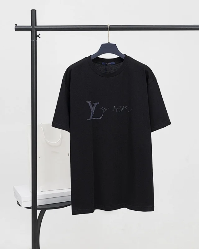 Louis Vuitton T-Shirts Short-Sleeve Graphic Print T-Shirt product detail image 30