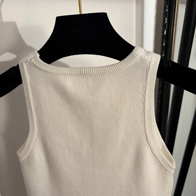 Unbranded Knitwear Knit sleeveless and short-sleeve tops with embroidered motifs product detail image 7
