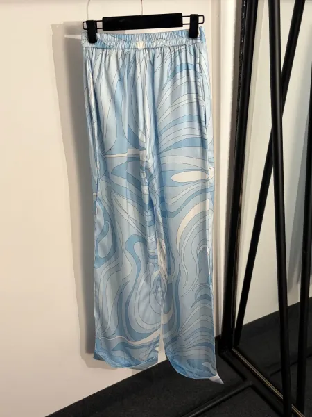 Design Abstract Wave Print Silk Set in Light Blue and Cream Sleepwear - 7