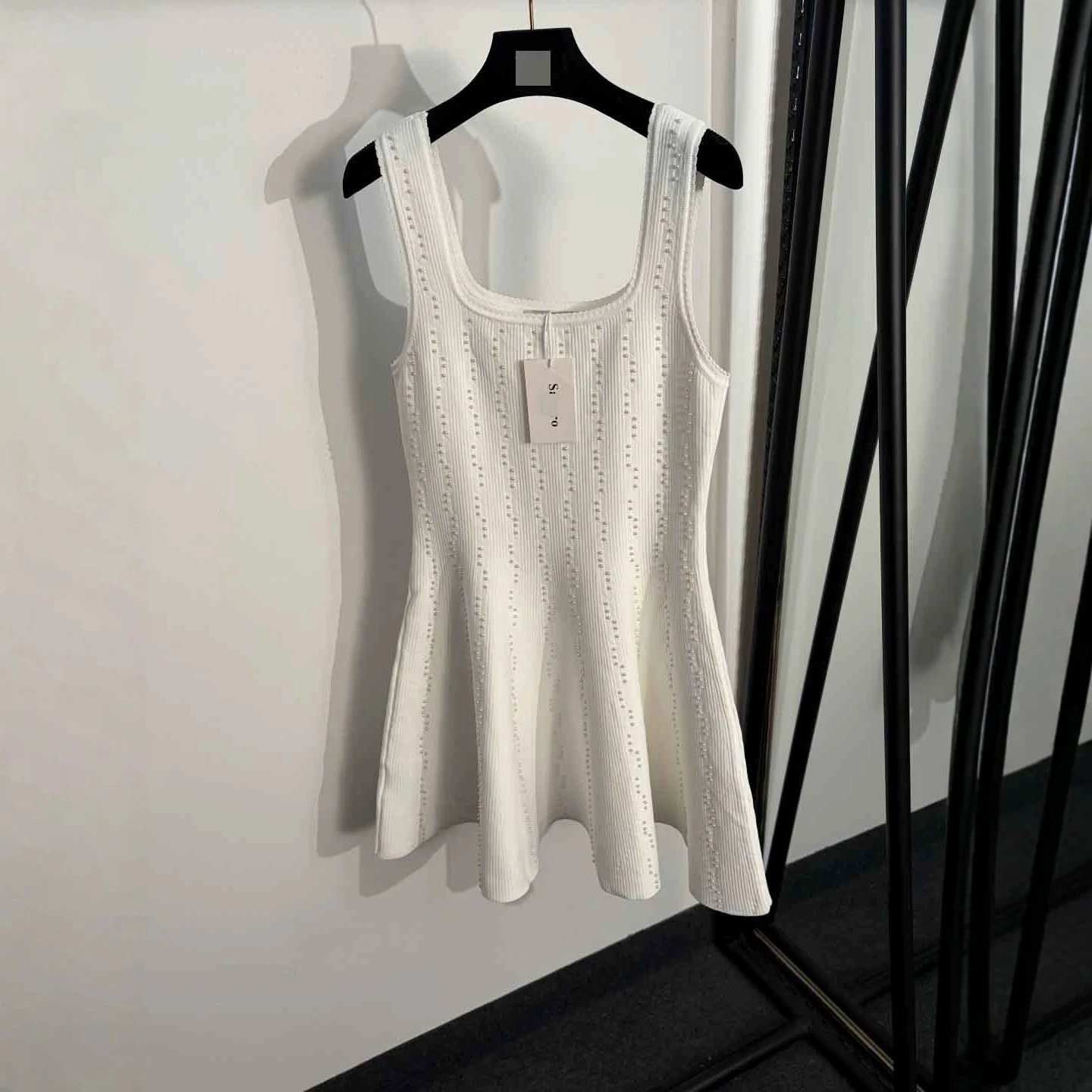 White Knit Sleeveles