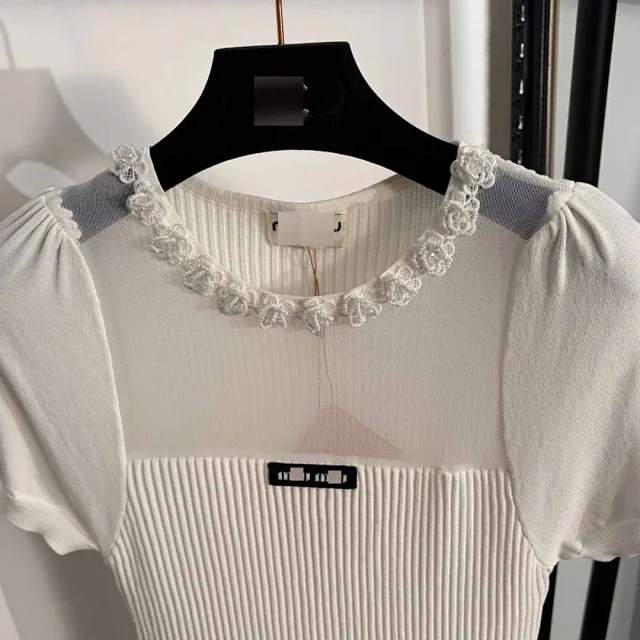 Miu Dresses Ribbed knit dress with puff sleeves and floral-trimmed round neckline product detail image 4