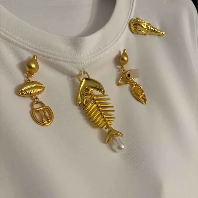 Unbranded T-Shirts Oversized T-Shirt with Gold Fishbone Pendant Embellishments product detail image 6
