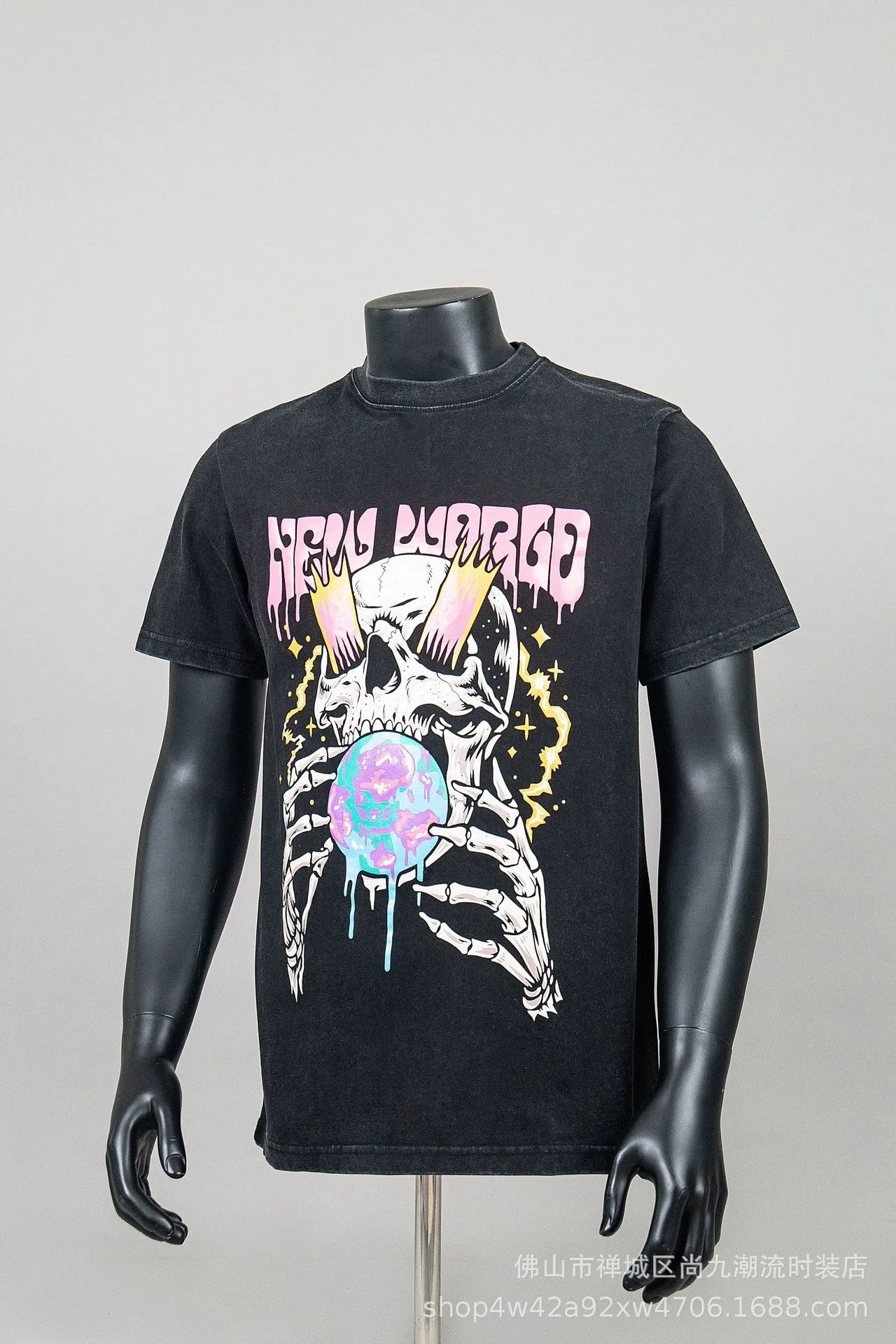 Design New World Skull Graphic Black T-Shirt - 24
