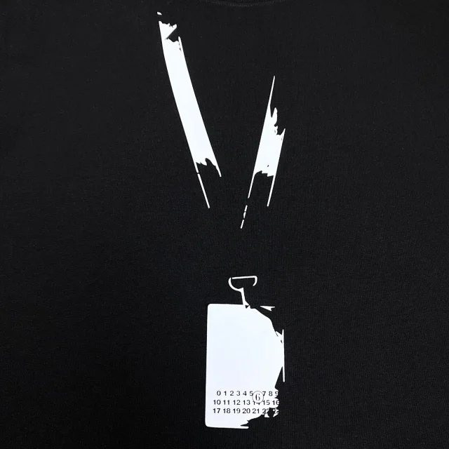 Maison Margiela T-Shirts Long-Sleeve Graphic T-Shirt product detail image 42