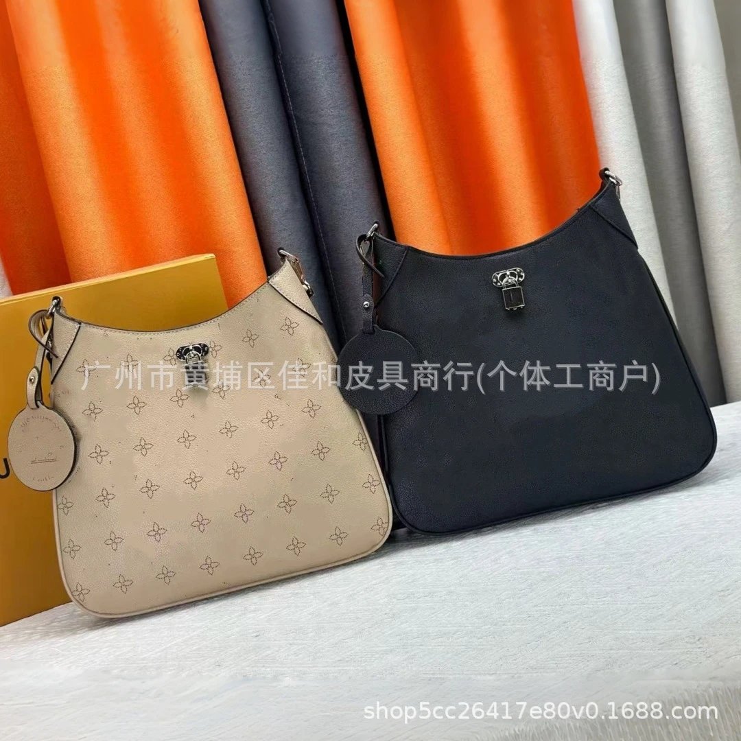 Monogram Pattern Bei