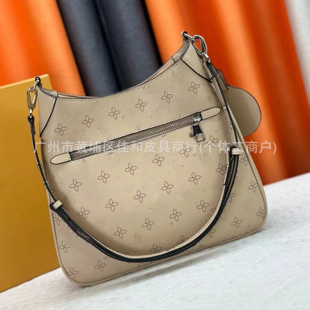 Design Floral-Print Hobo Bag Beige Shoulder Bag - 4