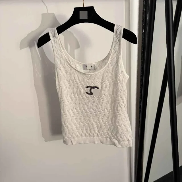 Chanel Knitwear Sleeveless knitted tank top with CC logo and zigzag texture product detail image 2