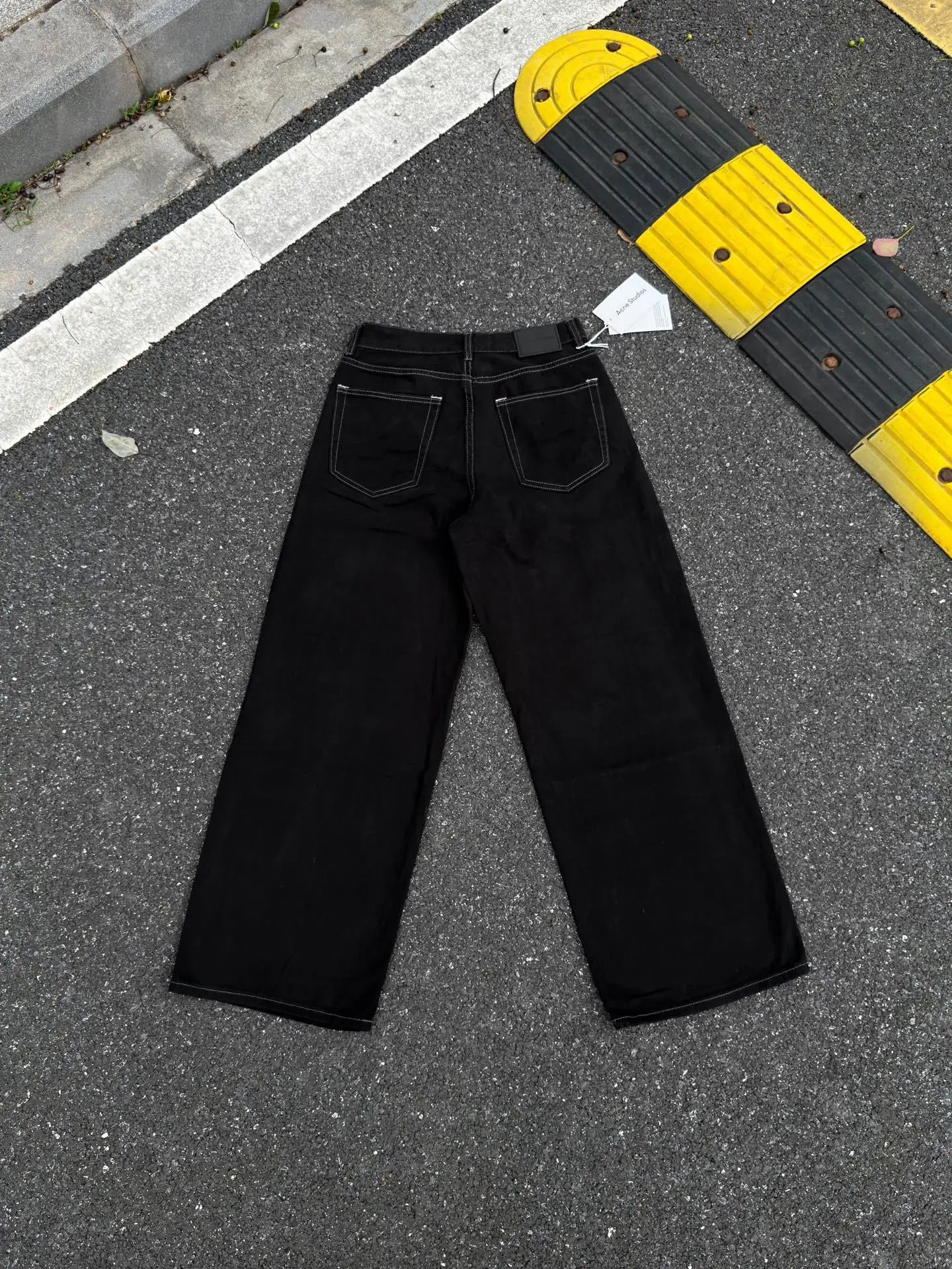 Design Black Wide-Leg Jeans with Contrasting Stitching Jeans - 5