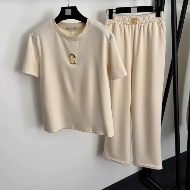 Unbranded Matching Sets Short-sleeve crew-neck T-shirt and elastic-waist straight-leg trousers with gold-tone metal emblems product detail image 2