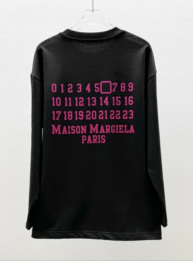 Maison Margiela T-Shirts Long-Sleeve Graphic T-Shirt product detail image 32