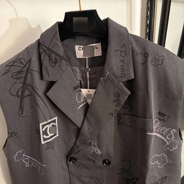 Chanel Vests Double-Breasted Graffiti Print Vest product detail image 4