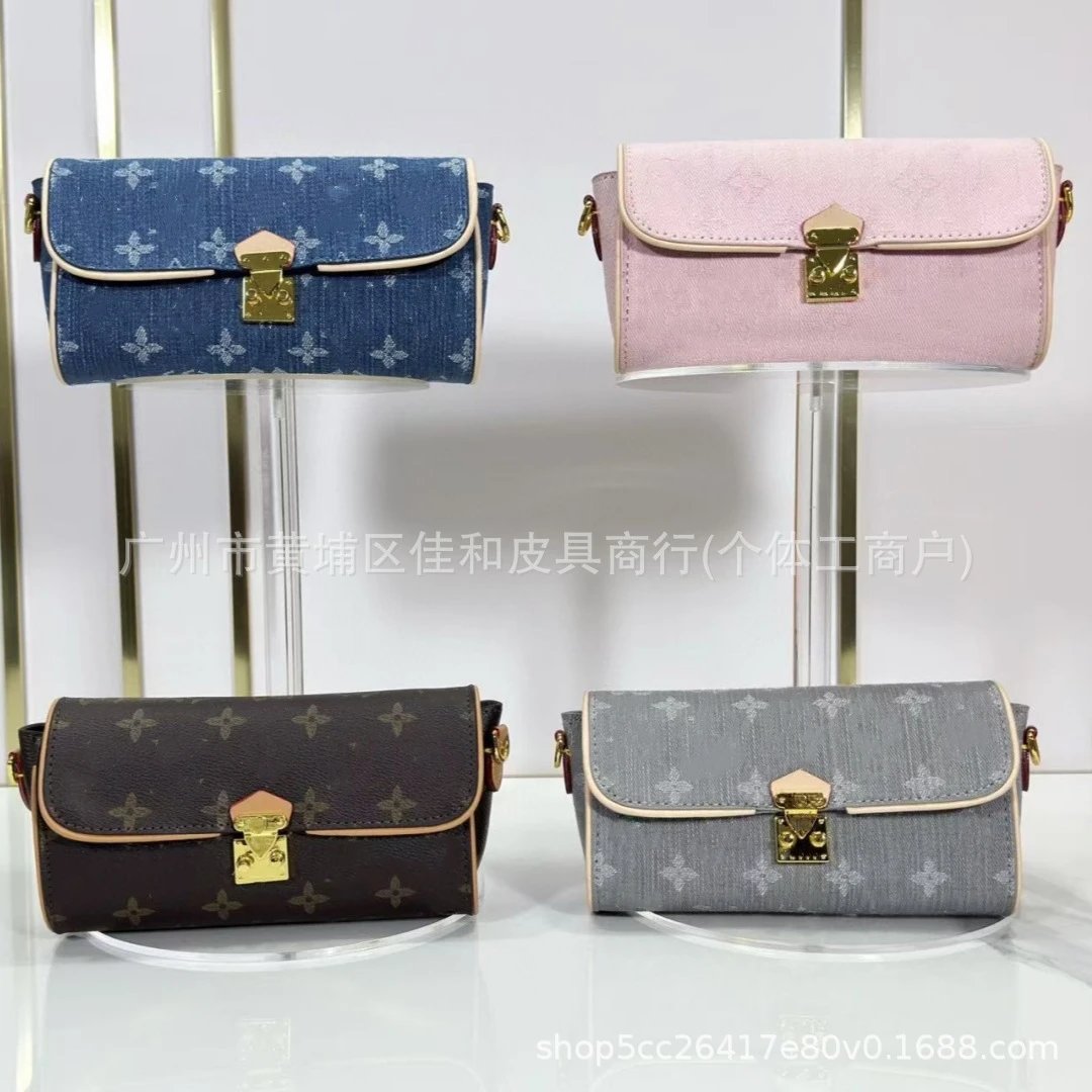 Monogram Canvas Cros