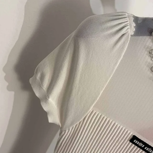 Miu Dresses Ribbed knit dress with puff sleeves and floral-trimmed round neckline product detail image 6