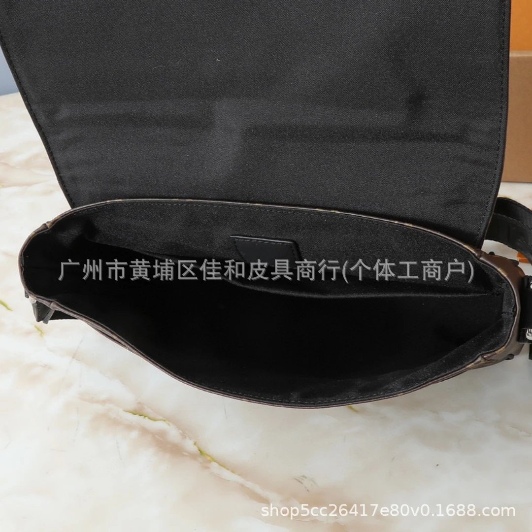 Louis Vuitton Monogram Canvas Messenger Bag Brown Crossbody Bags - 4